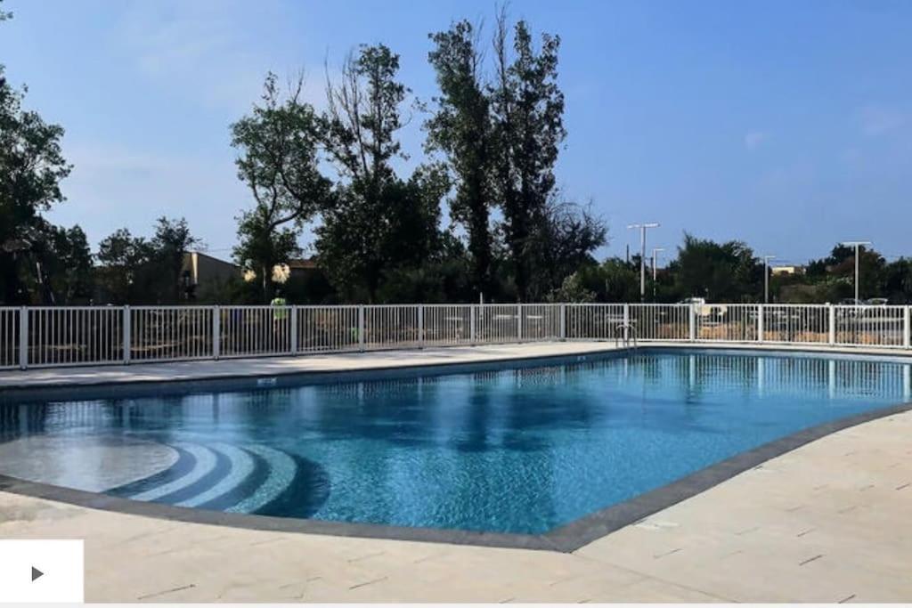 T2 Neuf + Piscine, 5 Mn A Pied Des Plages Serignan Bagian luar foto